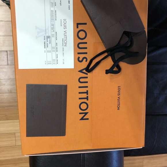 Louis Vuitton Men’s runaway trainer sneakers - Picture 7 of 8